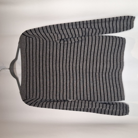 Charter Club 2 Ply 100% Cashmere Gray and Black Striped Sweater Size L - Picture 4 of 6